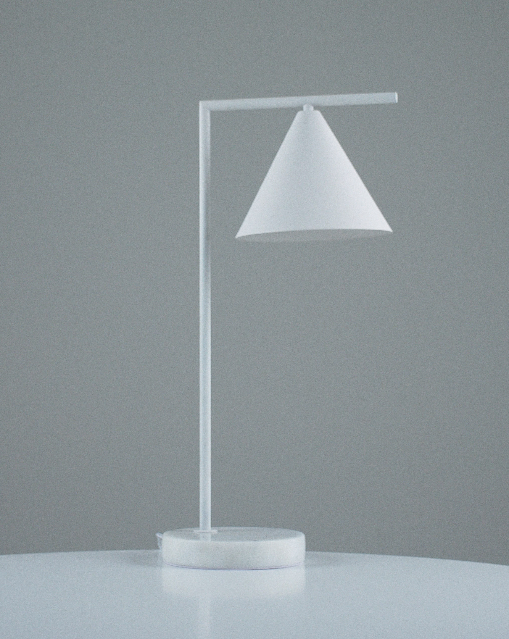 Офисная настольная лампа Moderli OMAHA V11596-1T 6590₽